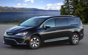Chrysler Pacifica Hybrid Limited 35th Anniversary 2019 года